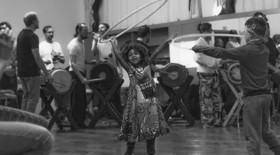 Africké bubnování — lekce, workshopy a akce