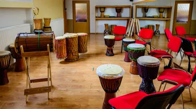 Africké bubnování — lekce, workshopy a akce