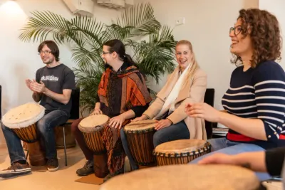 Africké bubnování — lekce, workshopy a akce
