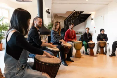 Africké bubnování — lekce, workshopy a akce