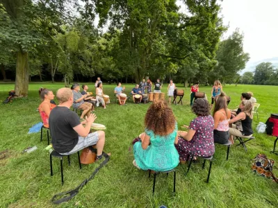 Africké bubnování — lekce, workshopy a akce