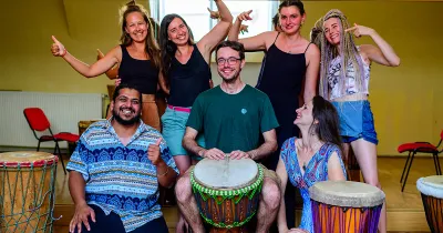 Africké bubnování — lekce, workshopy a akce