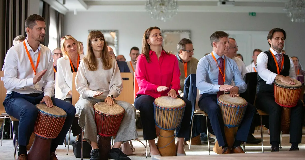 Firemní teambuilding s africkým bubnováním