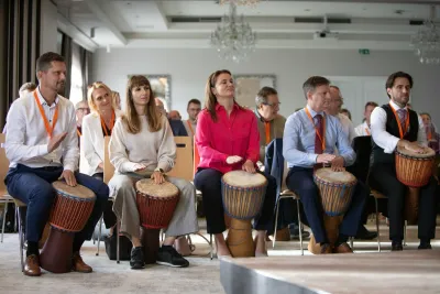 Africké bubnování na konferenci